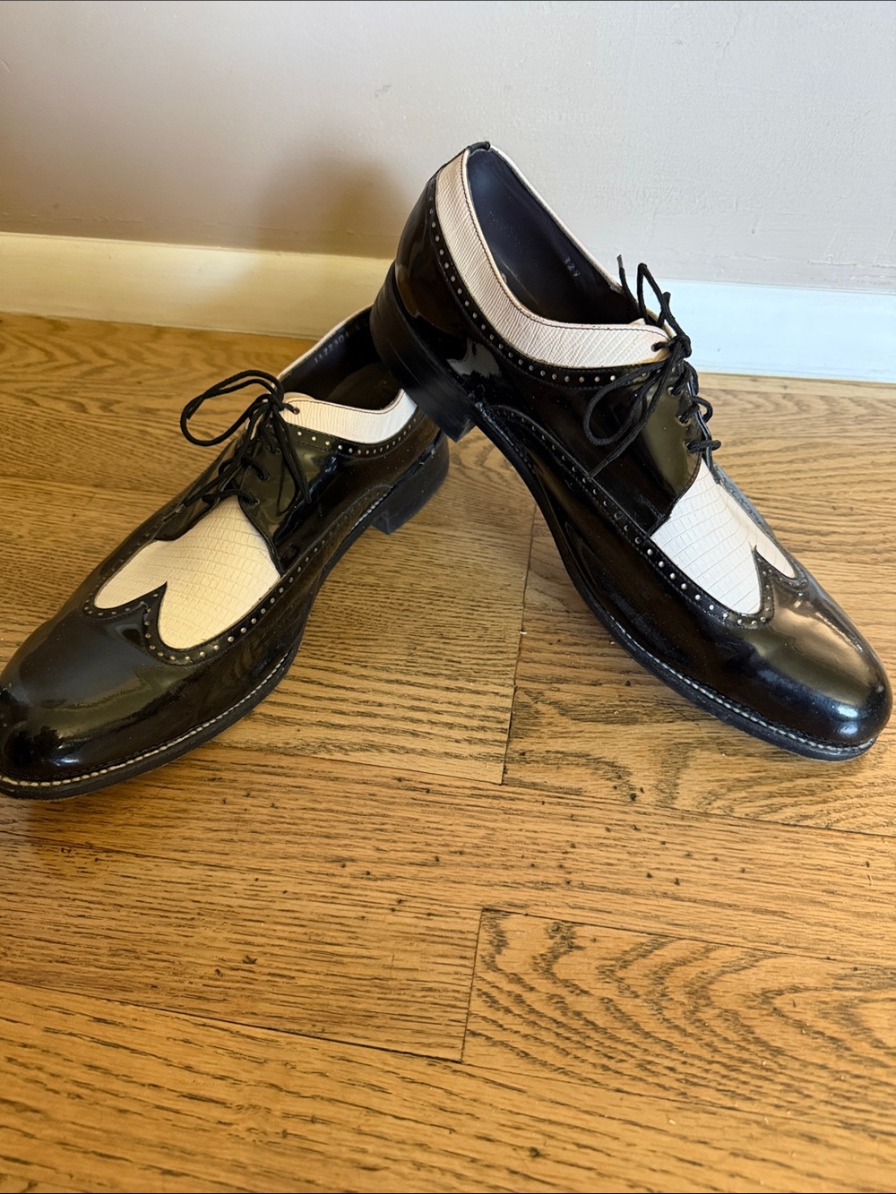 Stacy Baldwin Black and White Two-Tone Dayton Wingtip Oxfords Sz 13